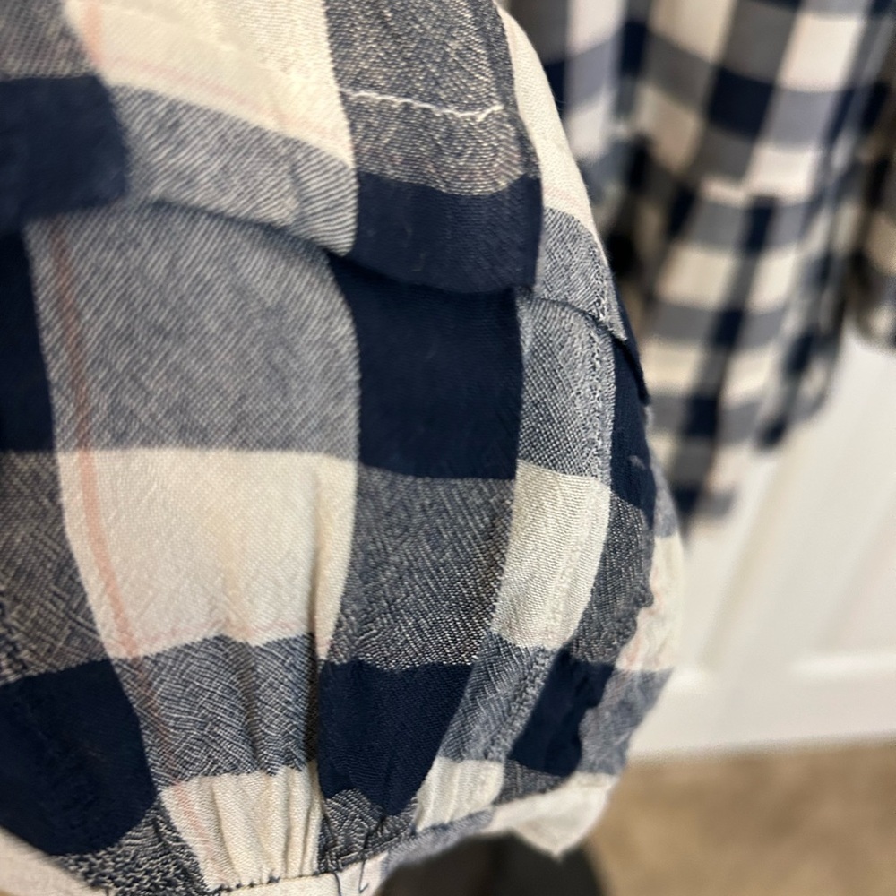 American Eagle ruffle bottom top - Picture 2 of 6